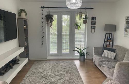 Widnes Apartamento | Two bedroom apartment with balcony central location