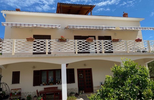 Lun Apartamento | Apartamento para dos personas con terraza y vista al mar Lun, Pag (A-11781-a)
