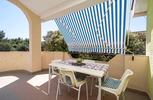 Mandre Apartamento | Apartamento para dos personas con una terraza Mandre, Pag (A-22885-a)