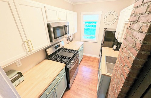 Westside Apartamento | Two-Bedroom Apt, 2nd Floor, Near SYR Downtown