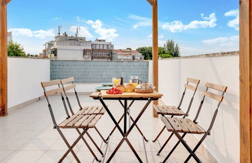 Cacilhas Apartamento | Two bedroom Apt | Almada | Terrace w/River Views
