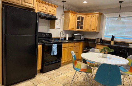 Highlands - Perkins Apartamento | Two bedroom apt with desk, washer dryer & pool