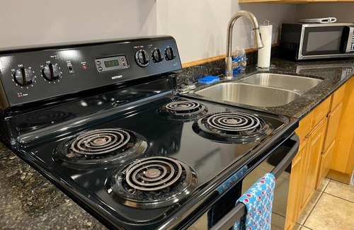 Highlands - Perkins Apartamento | Two bedroom apt with desk, washer dryer & pool