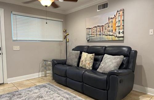 Highlands - Perkins Apartamento | Two bedroom apt with desk washer dryer & pool