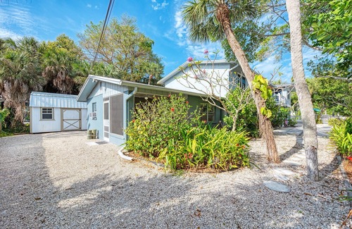 Englewood Apartamento | Two bedroom beach and bay private getaway - just relax! Gecko House Manasota Key