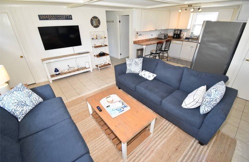 Narragansett Casa | Two Bedroom by the Beach!