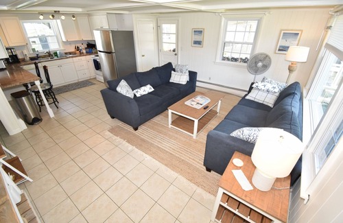 Narragansett Casa | Two Bedroom by the Beach!