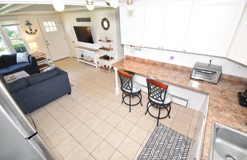Narragansett Casa | Two Bedroom by the Beach!