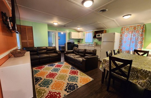 Monticello Cabina | Two Bedroom Cabin - Street & Pool View - Two bedroom cabin conveniently located at Outrigger Resort, right down the road from Indiana Beach Amusement Park! This 600 sq ft classic cabin offers two (2) queen beds and two (2) futons to sleep six (6)! Am