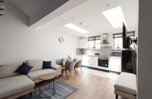 Warrington Apartamento | Two Bedroom Executive Pad by Traboule Properties Ltd