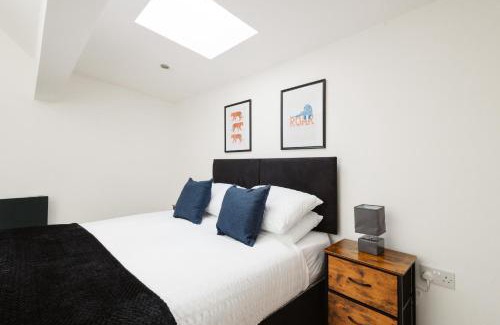 Warrington Apartamento | Two Bedroom Executive Pad by Traboule Properties Ltd