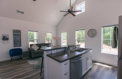 Orderville Cabaña | Two Bedroom Farmhouse Cottage No. 1
