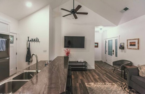Orderville Cabaña | Two Bedroom Farmhouse Cottage No. 1