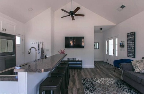 Orderville Cabaña | Two Bedroom Farmhouse Cottage No. 3
