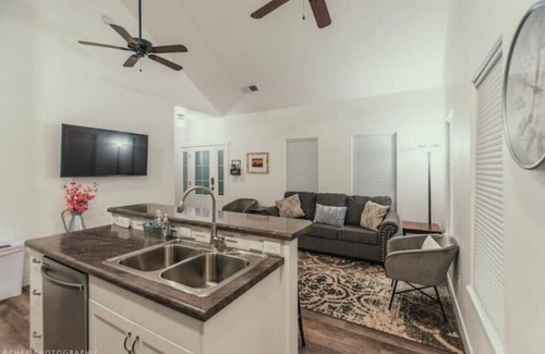 Orderville Cabaña | Two Bedroom Farmhouse Cottage No. 3