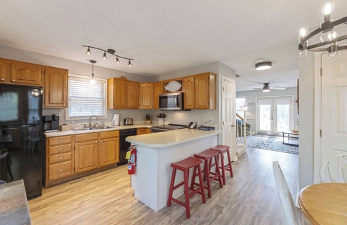Grand Rivers Condominio | Two Bedroom Harbor View Condo