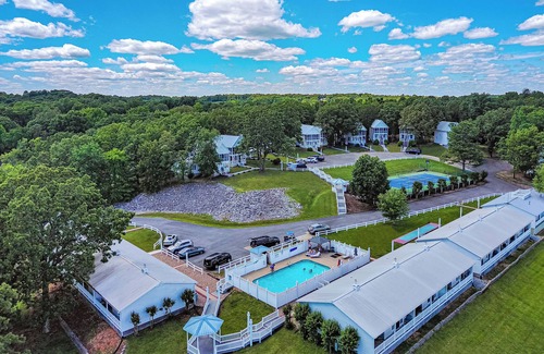 Grand Rivers Condominio | Two Bedroom Harbor View Condo