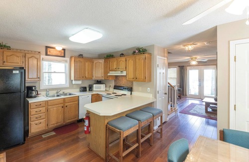 Grand Rivers Condominio | Two Bedroom Harbor View Condo