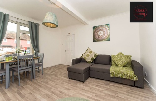 Hamilton Casa | Two Bedroom House by Klass Living Serviced Accommodation Hamilton - Kenmar House With Parking & WiFi