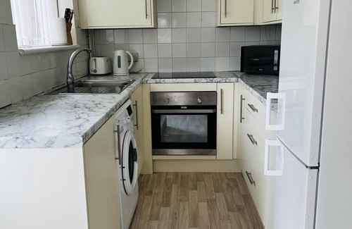 St Helens Casa | Two bedroom house , in a lovely neighbourhood, with a lot amenities around