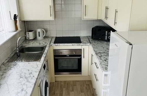 St Helens Casa | Two bedroom house , in a lovely neighbourhood, with a lot amenities around