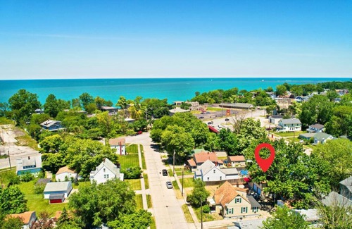 Lorain Apartamento | TWO BEDROOM HOUSE WITH FREE PARKING