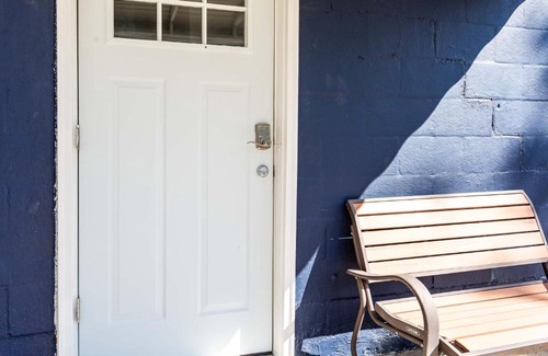 Lorain Apartamento | TWO BEDROOM HOUSE WITH FREE PARKING