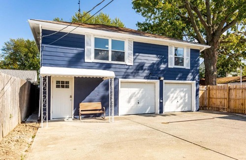 Lorain Apartamento | TWO BEDROOM HOUSE WITH FREE PARKING