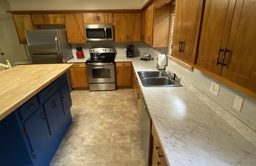 Mount Ida Casa | Two bedroom House with fenced in yard, covered patio area, located at the Joplin Inn at the entrance to Mountain Harbor, just 1 1/2 miles from Lake Ouachita. by RedAwning