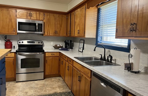 Mount Ida Casa | Two bedroom House with fenced in yard, covered patio area, located at the Joplin Inn at the entrance to Mountain Harbor, just 1 1/2 miles from Lake Ouachita. by RedAwning
