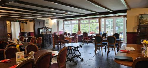 Liskeard Casa | Two Bedroom Lodge In The Country - Restaurant Bar Onsite