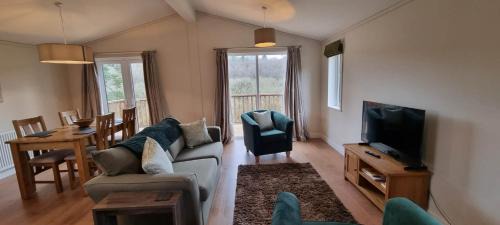 Liskeard Casa | Two Bedroom Lodge In The Country - Restaurant Bar Onsite