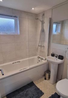 Liskeard Casa | Two Bedroom Lodge In The Country - Restaurant Bar Onsite