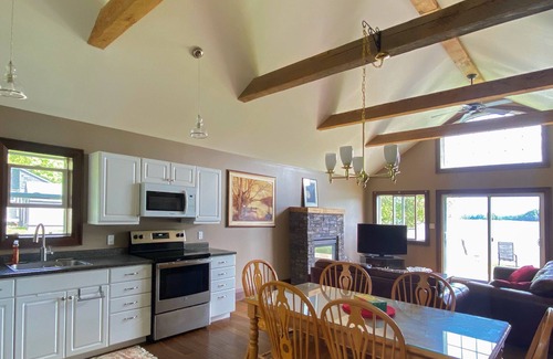 Utterson Casa | Two bedroom Muskoka lakeside retreat with incredible and tranquil views