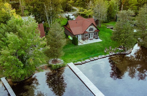 Utterson Casa | Two bedroom Muskoka lakeside retreat with incredible and tranquil views