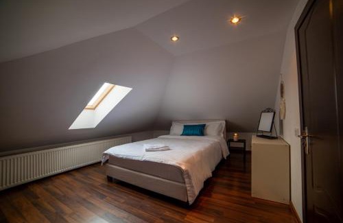Baia Mare Apartamento | Two Bedroom Niagara Apartment