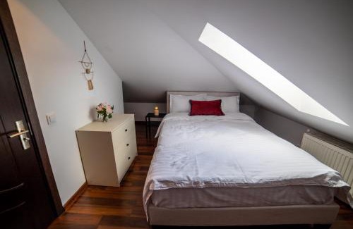 Baia Mare Apartamento | Two Bedroom Niagara Apartment