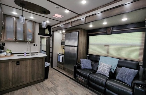 River Ranch Cabaña | Two Bedroom On-site RV Rental at River Ranch! 407
