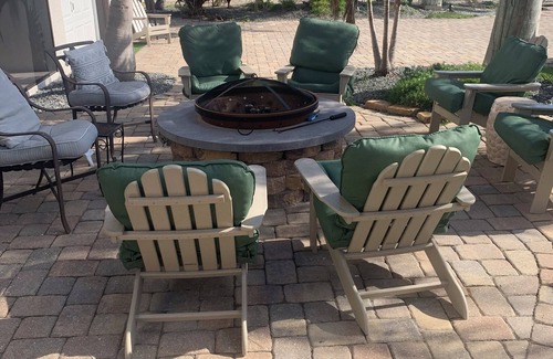 Mid Island Condominio | Two bedroom One bathroom, Pool, Hot Tub, Social Fire Pit Walk to Beach!