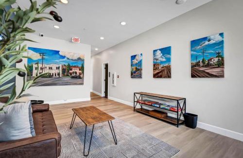 Vista Apartamento | Two Bedroom - Queen in Both. Heart of Downtown Vista