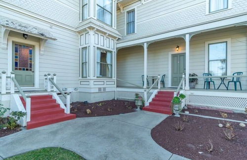 Salinas Casa | Two Bedroom Suite in Mansion near Monterey Carmel