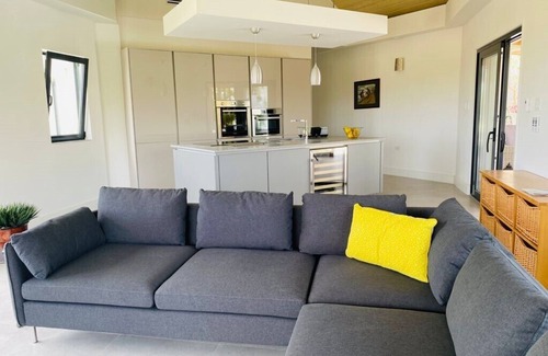 Falmouth Harbour Apartamento | Two bedroom two bathroom stylish newly constructed ocean view with private pool.