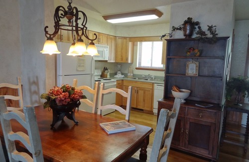 Mount Ida Cabaña | Two bedroom, two bath, log-sided, luxury Harbor North cottage overlooking Lake Ouachita. by RedAwning