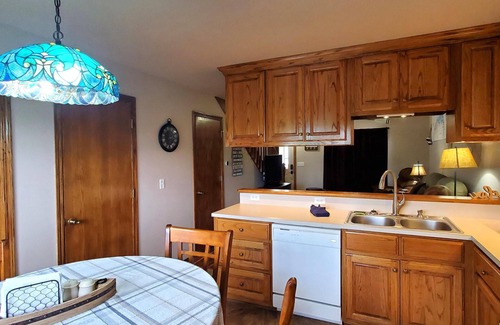 Holiday Island Condominio | TWO BEDROOM, TWO BATH CONDO LOCATED ON THE ISLAND!