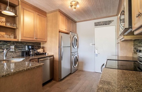 Litchfield by the Sea Hotel | Two Bedroom Two Queen and One King, Sleeps 6