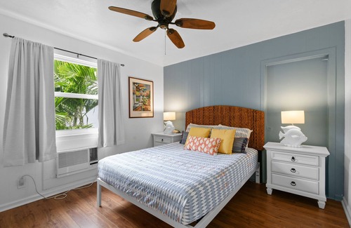 Palm Beach Shores Cabina | Elegante apartamento de dos dormitorios situado frente a la playa