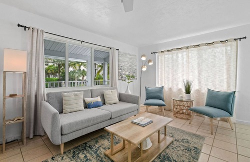 Palm Beach Shores Cabina | Elegante apartamento de dos dormitorios situado frente a la playa
