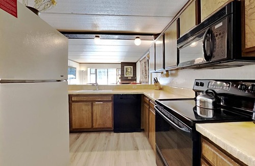 Mammoth Lakes Condominio | Two Bedroom Units at 1849 Condos with 3 Hot Tubs & Slopeside