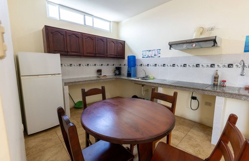 Puerto Ayora Apartamento | APARTAMENTO DE DOS DORMITORIOS CON BAÑO PRIVADO Y VISTA AL BOSQUE EN PRIMER PISO
