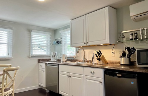 Ocean Grove Cabaña | Two blocks from the beach! Sleeps 2, 1 bedroom, 1 bathroom